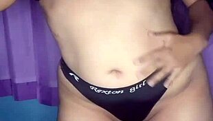 Latina amateur masturbates seductively during video call with explicit close-ups.