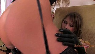 金髪パートナーがストラポンとヒールで支配するキンキーヨーロッパシーン