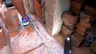 Дръзка бразилска аматьорка латина показва големия си задник