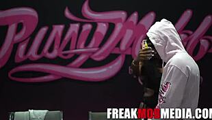 Exploring exxxotica miami 2021 in a fun vlog.