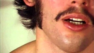 Familia Tabú Vintage Oscura Londres en Casa con Hermosa Hermanastra