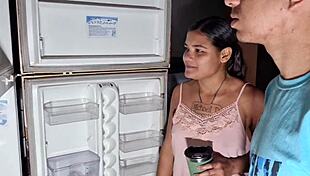 Ja era tarde ele veio pra comprar a geladeira e acabou comendo meu cu