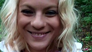 18岁德国年轻妞被说服在操场为钱口交 😏