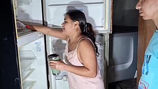 Ja era tarde ele veio pra comprar a geladeira e acabou comendo meu cu