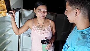 Ja era tarde ele veio pra comprar a geladeira e acabou comendo meu cu