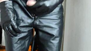 Solo guy stroking hard in tight leather pants