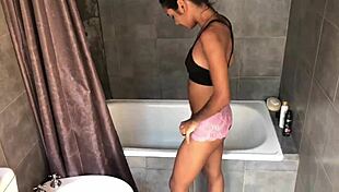 Novinha Enters Shower For Intense Encounter In Argentina