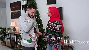 hijab-kjæreste nøler for julegave-overraskelse