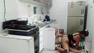 llamo al plomero y termina follando mi coño profundo