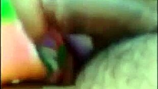 Cach lam con gai suong: Lu gives a sensual blowjob