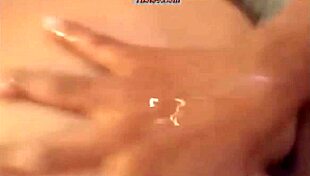 Cach lam con gai suong: Lu gives a sensual blowjob
