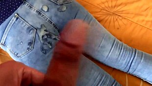 อายุ 18 เธอสนุกกับก้นภรรยาของฉันในเตียง?