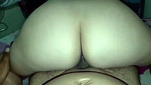 เริ่มจากดูหนังแต่จบด้วยเย็ดน้องเลี้ยงตัวเย็ดแรง