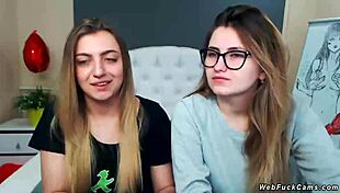 Amateur lesbians tie on webcam