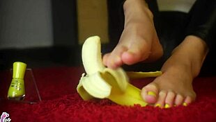 Jelisa Rose's Banana Footjob Tease