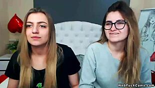 Amateur lesbians tie on webcam