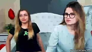 Amateur lesbians tie on webcam
