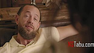 Chceš, aby som hrala tvoju nevlastnú sestru na šuk?