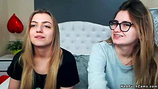 Amateur lesbians tie on webcam