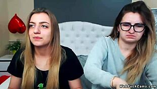 Amateur lesbians tie on webcam