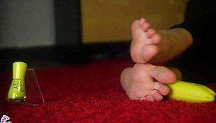 Jelisa Rose's Banana Footjob Tease