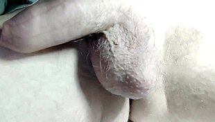 i join the twink for deepthroat and ball play in the dark