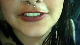 Mami, te meto el semen hasta las tripas y te lo saco por la pata, Betty me hace tripear con su tease