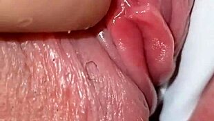 O küçük 18+ klitorisini cameltoe arkasında okşayarak boşalana kadar tahrik ediyorum!