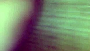 Saudara laki jilat bersih memek basah adik perempuannya