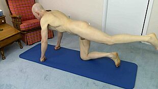 Horny Gay Twink Flashes Naked on Beach!