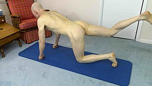 Horny Gay Twink Flashes Naked on Beach!