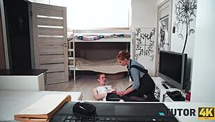 Tutor4k по-възрастна червенокоса разкрива курвенската си страна на нетърпелив мъж