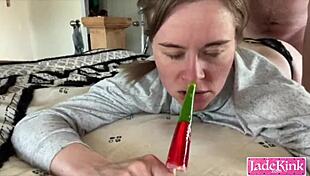 Posłuszna dziewczyna, powiedz mi, jak być dobrą dla ciebie, okay? Uczę się szybko z każdym klapsem.