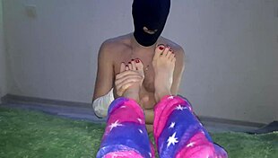 Foot massage for dominatrix nika before bed 😍