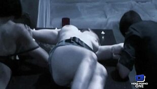 Lavandra May Et Elke Une Blonde Et Une Brune Se Partagent Une Bite