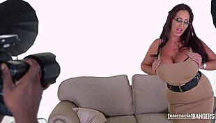 인터레이셜 박음, 엠마 엉덩이가 흑인 자지 빨아대는 게 얼마나 야생적일까?