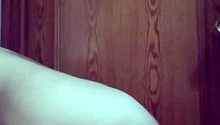 Mi mujer me sorprende despues de la ducha con sexo