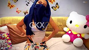 muslim hijabi arabian girls flash pantyhose on webcam at ckxgirl