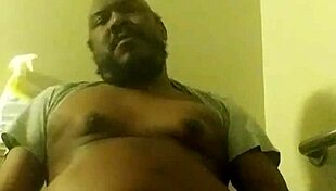 sitting around bored and horny for cock