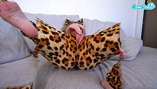 Hot amateur teen on webcam enjoying a relaxing session