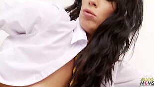 Why is that brunette milf bringing her hairy pussy to the gloryhole after those blowjobs?