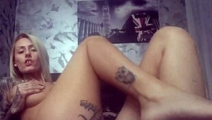 i'm watchin this skinny blonde sexy girl with small tits on webcam doin feet fetish stuff