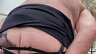 Wearing stockings with suspenders while wanking 😊