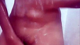 mi hermana me seduce en la ducha abriendo su culo