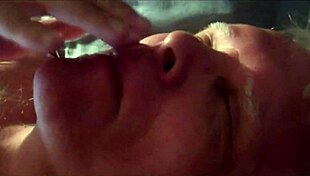 Kurba stari dedek sesa kurce in pogoltne spermo v gejski oralni kompilaciji del 2