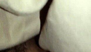 Watch this clueless girl finger her pussy up close?