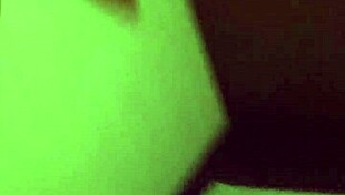 Watch this clueless girl finger her pussy up close?