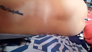 mi hermanastro deja la puerta abierta de su cuarto y me entre