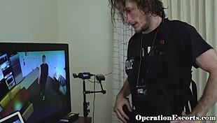 Стройная 18+ поймана на камеру и жестко оттрахана в групповухе