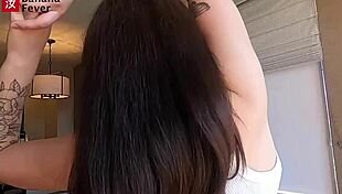 Mooie brunette uit San Diego rijdt naar Orange County voor stoomhete Aziatische doggystyle actie.